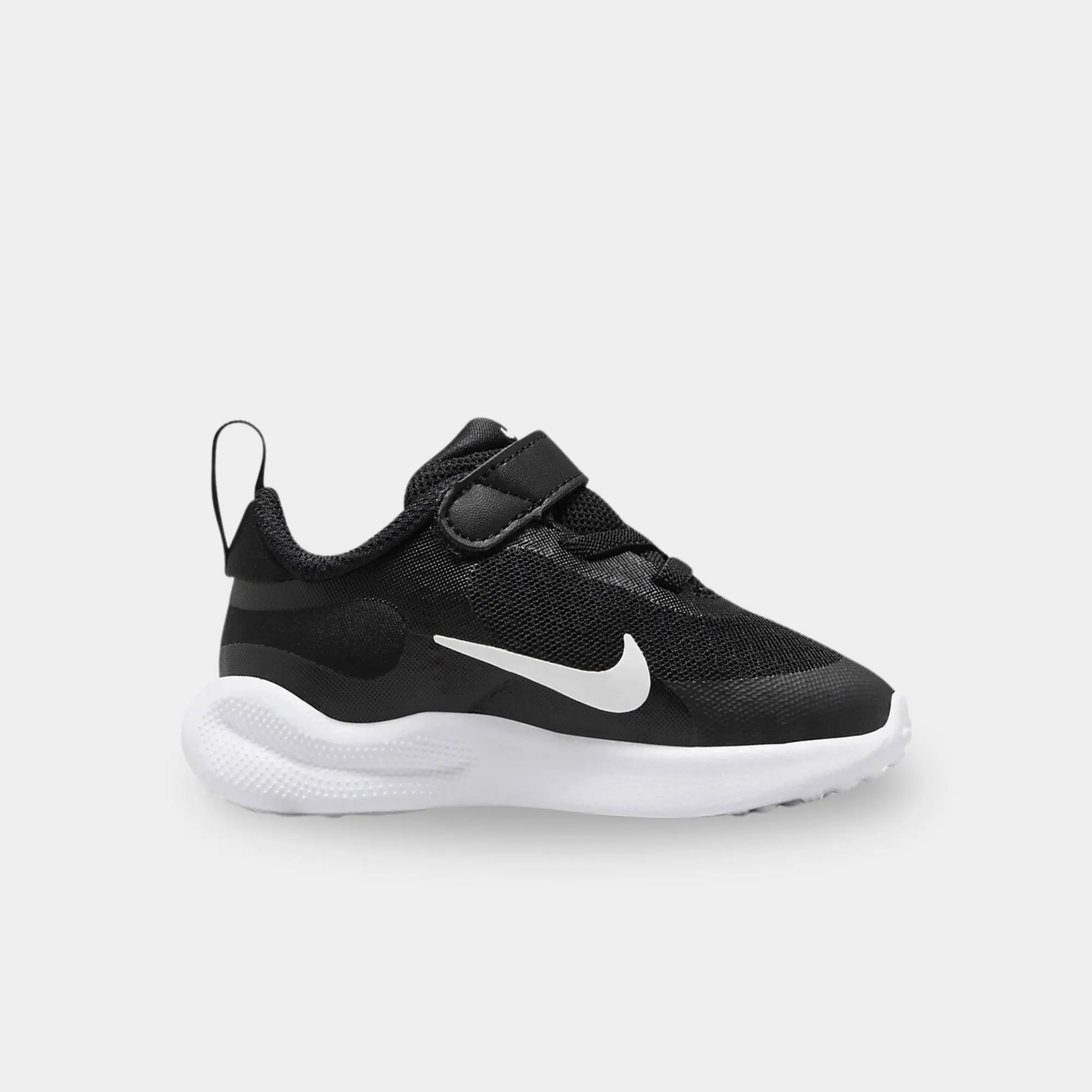 NIKE REVOLUTION 7