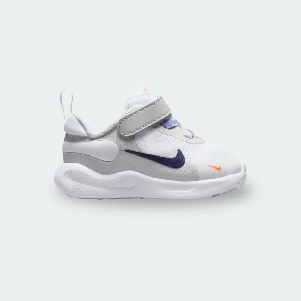 NIKE REVOLUTION 7