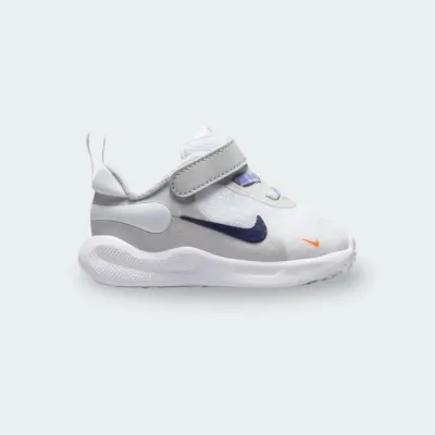 NIKE REVOLUTION 7