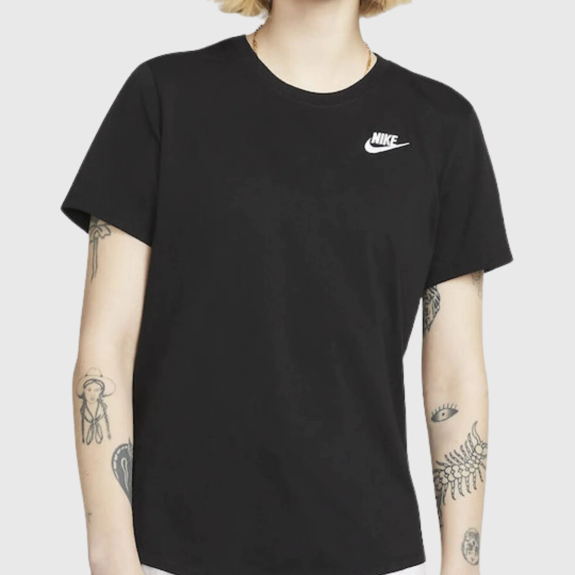 NIKE SPORTSWEAR CLUB ESSENTIAL TEE