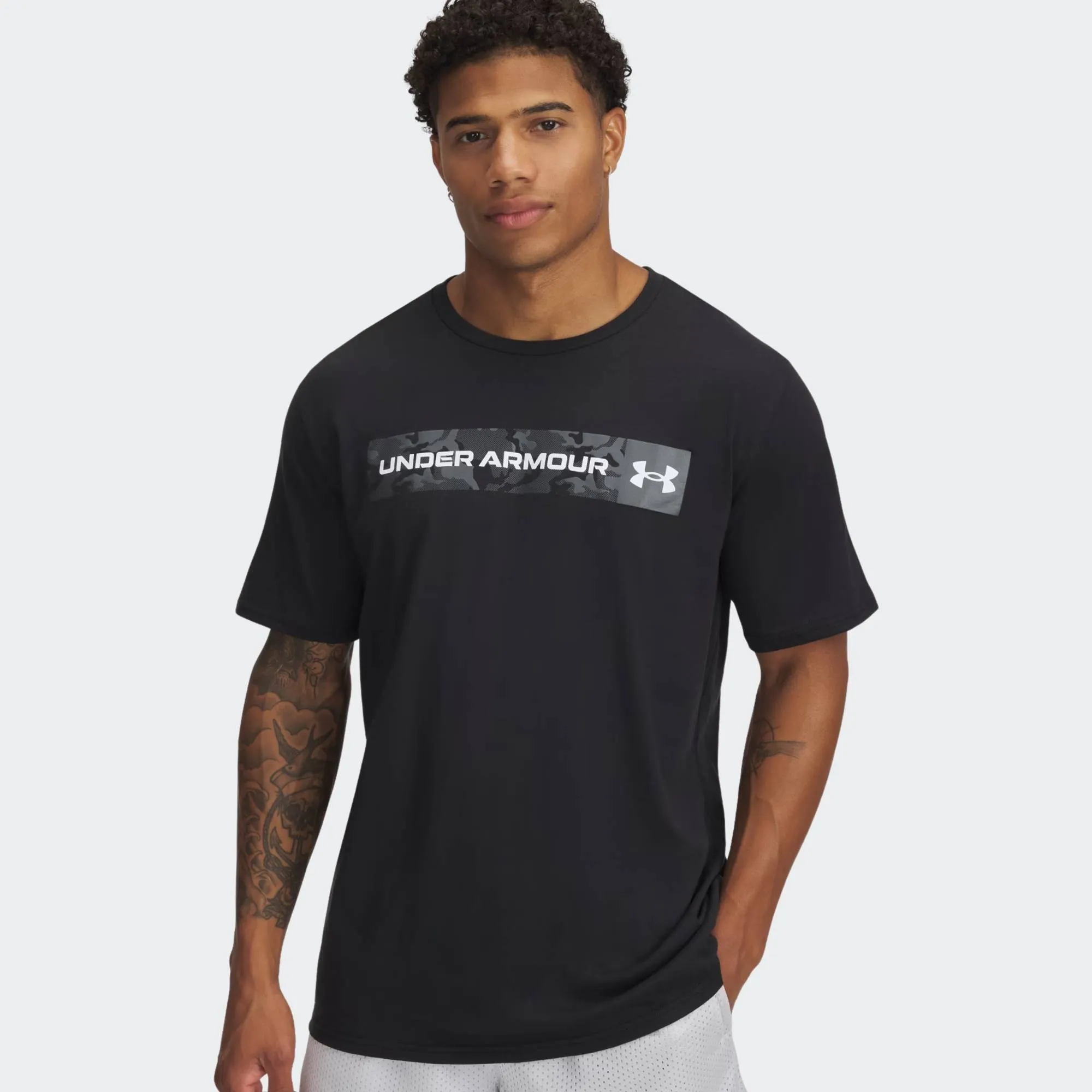 UNDER ARMOUR CAMO CHEST STRIPE TSHIRT