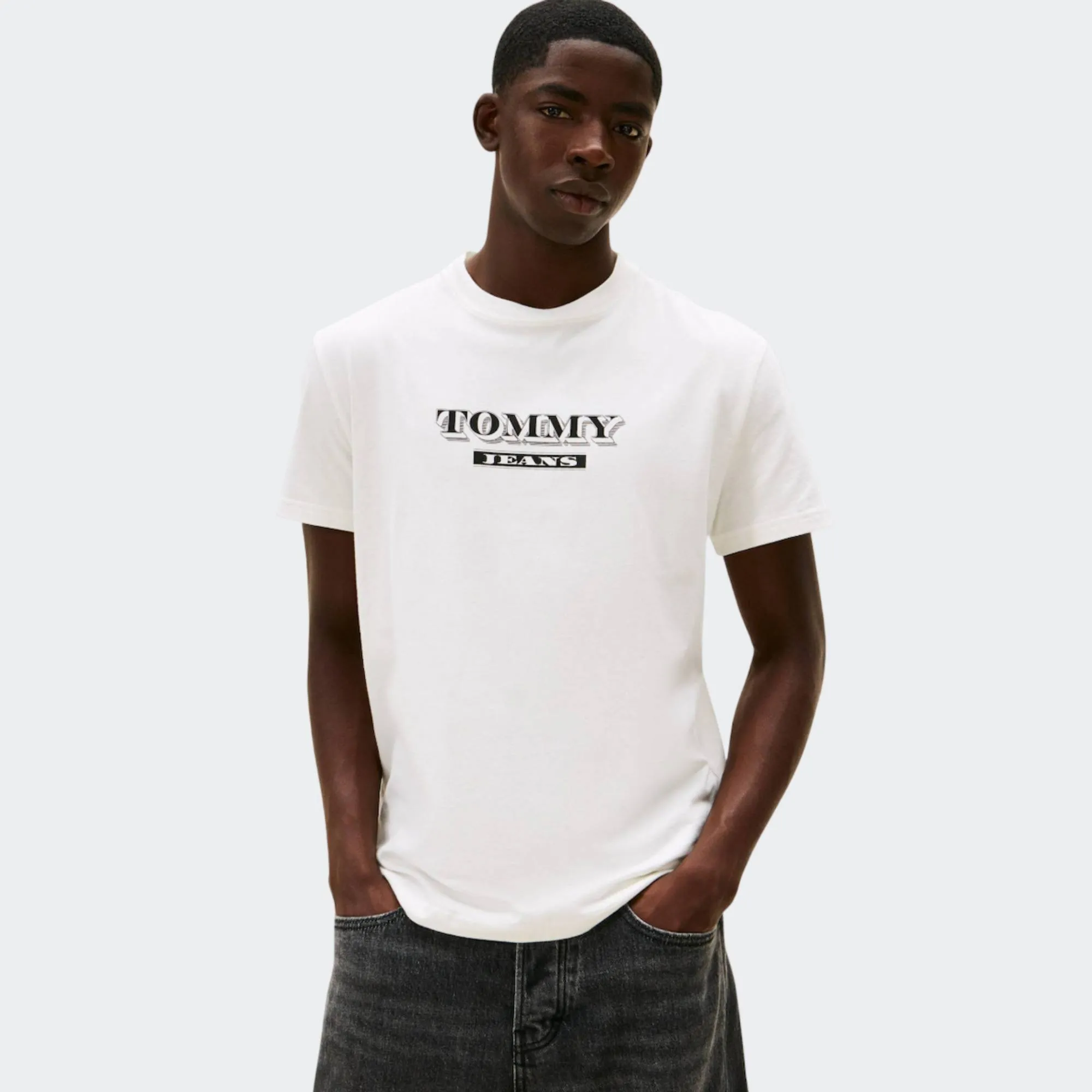 TOMMY JEANS REGULAR BILLS FONT TEE