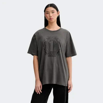 TOMMY JEANS OVS TOMMY DOLLAR TEE