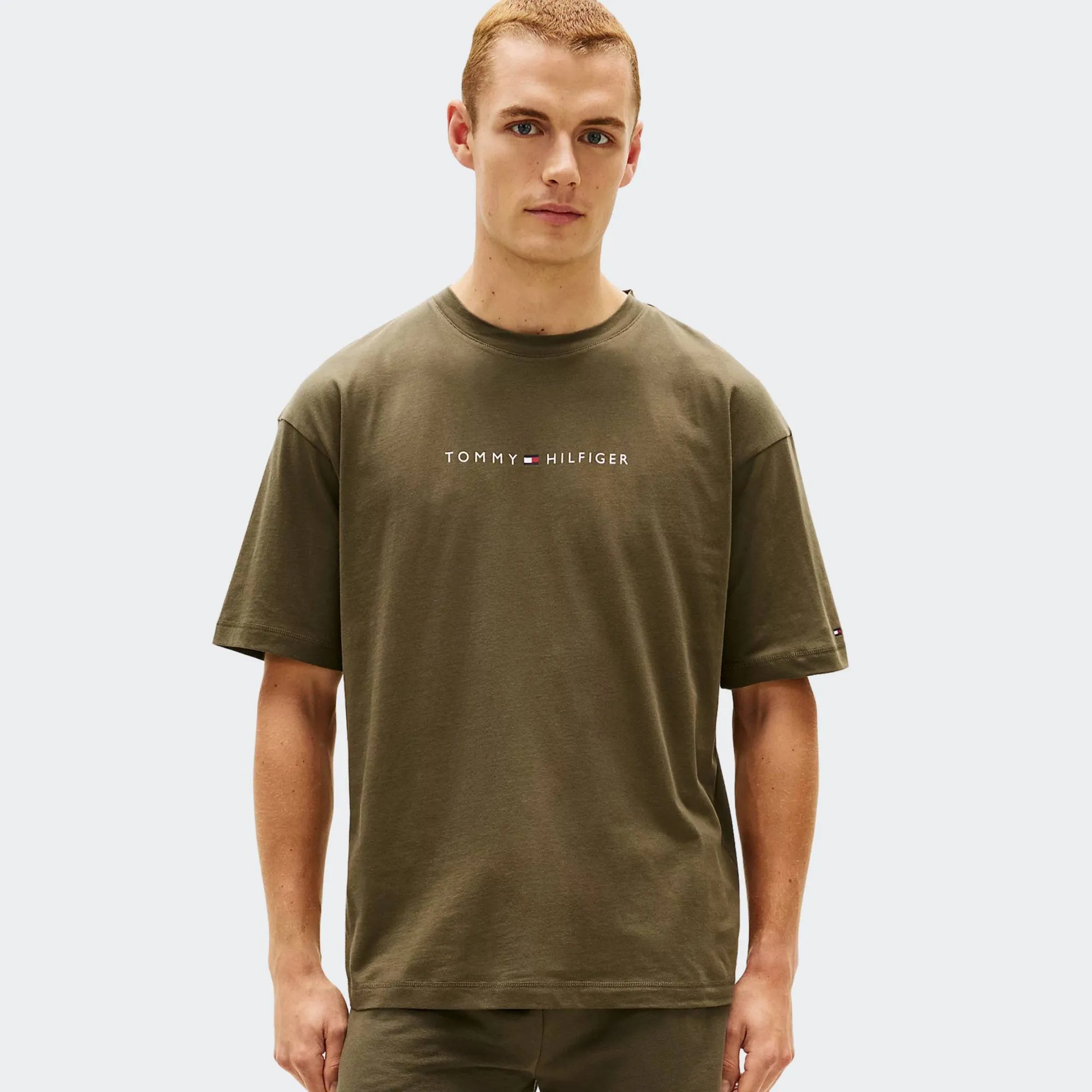 TOMMY JEANS LOGO TEE