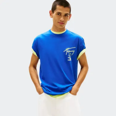 TOMMY JEANS CITY SIGN TEE