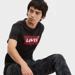 LEVI'S GRAPHIC SET-IN NECK