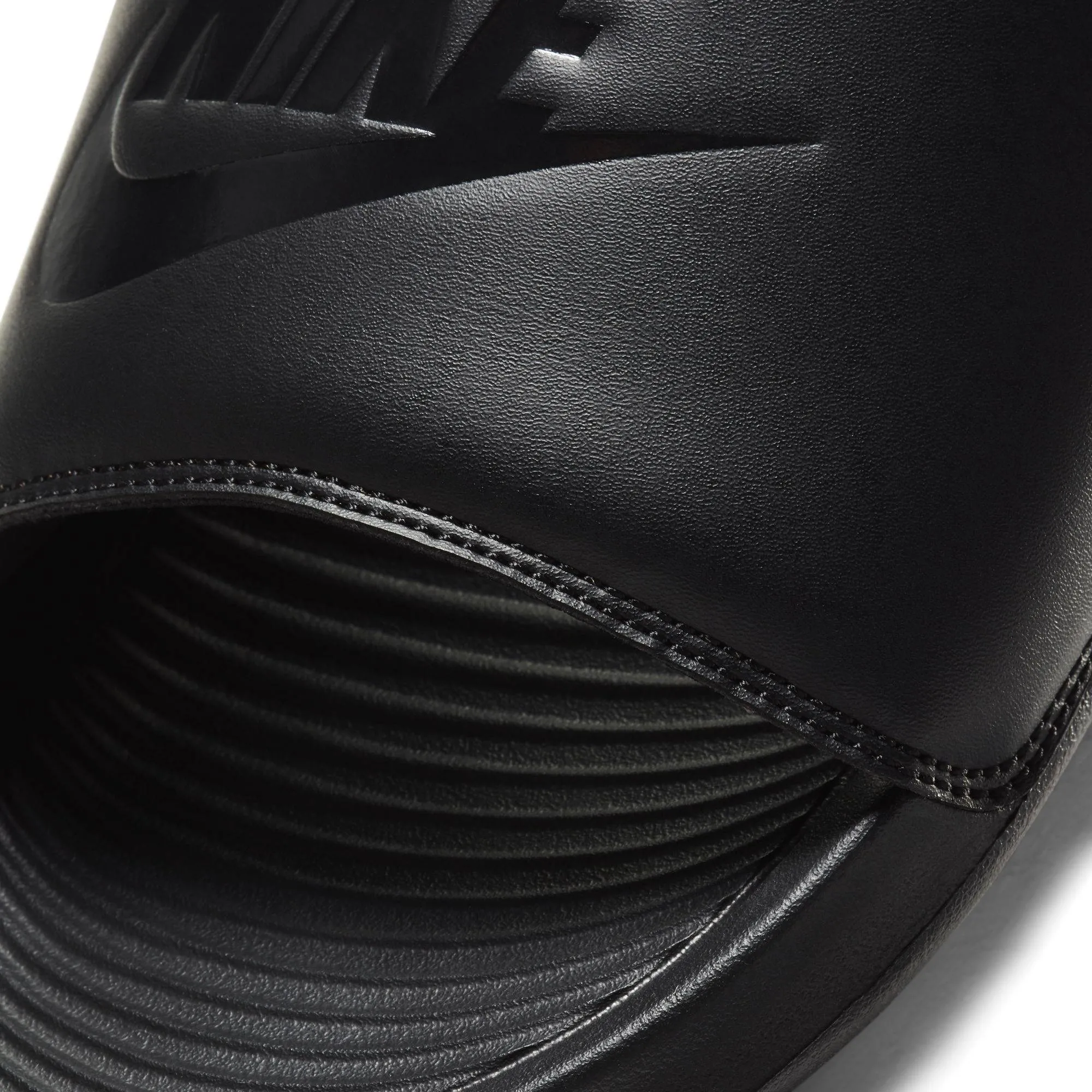 NIKE VICTORI ONE SLIDE
