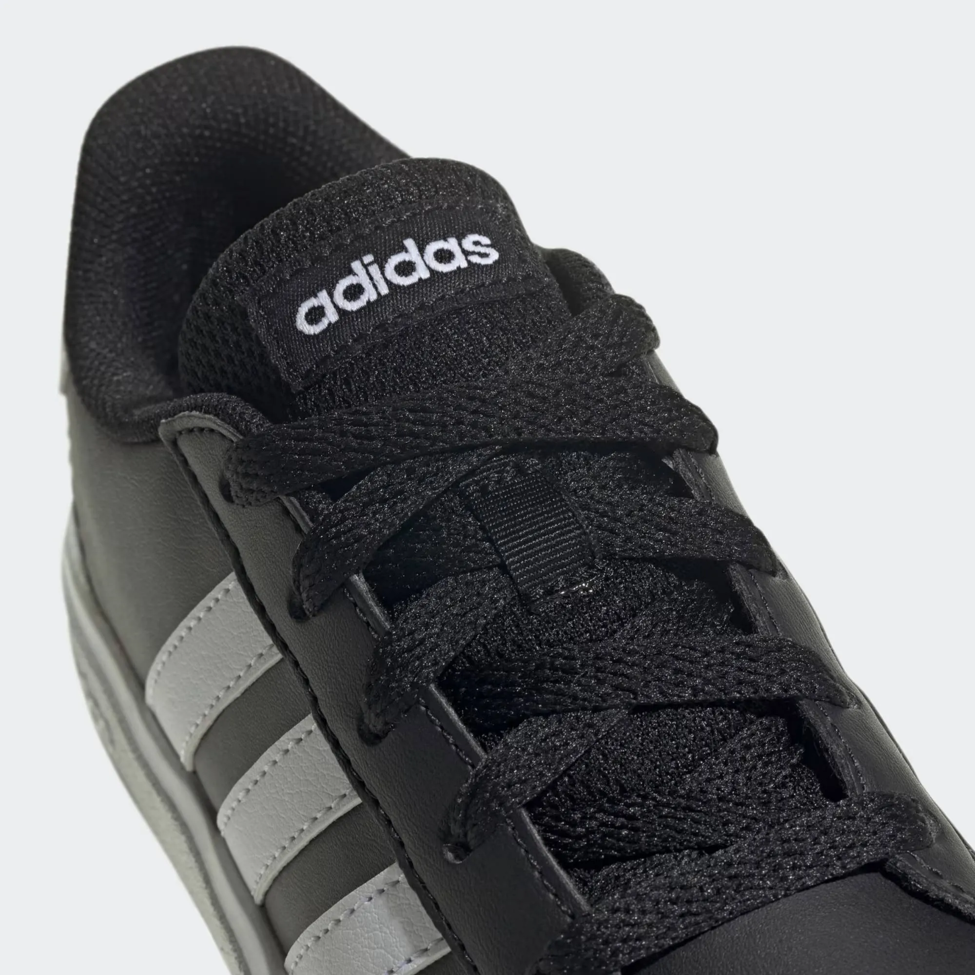 ADIDAS COURT 2.0
