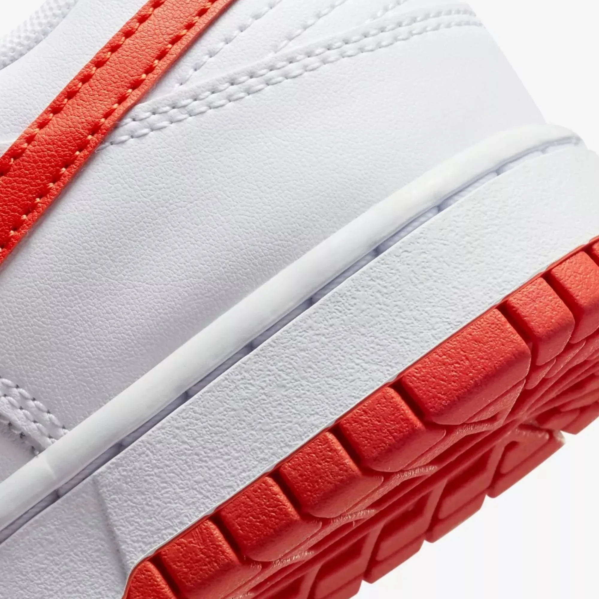 NIKE DUNK LOW 'PICANDE RED'