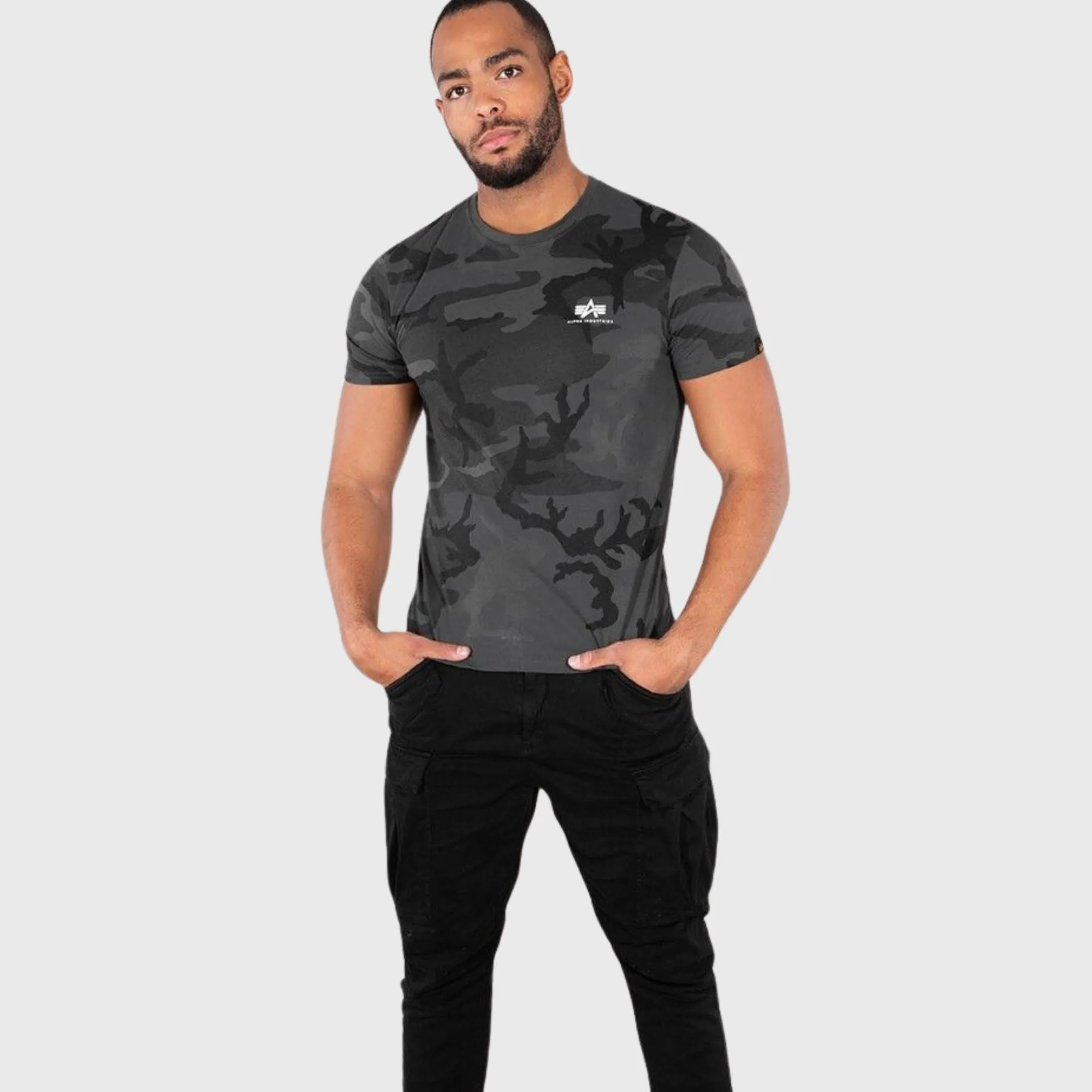 ALPHA INDUSTRIES BASIC SMALL LOGO CAMO T-SHIRT