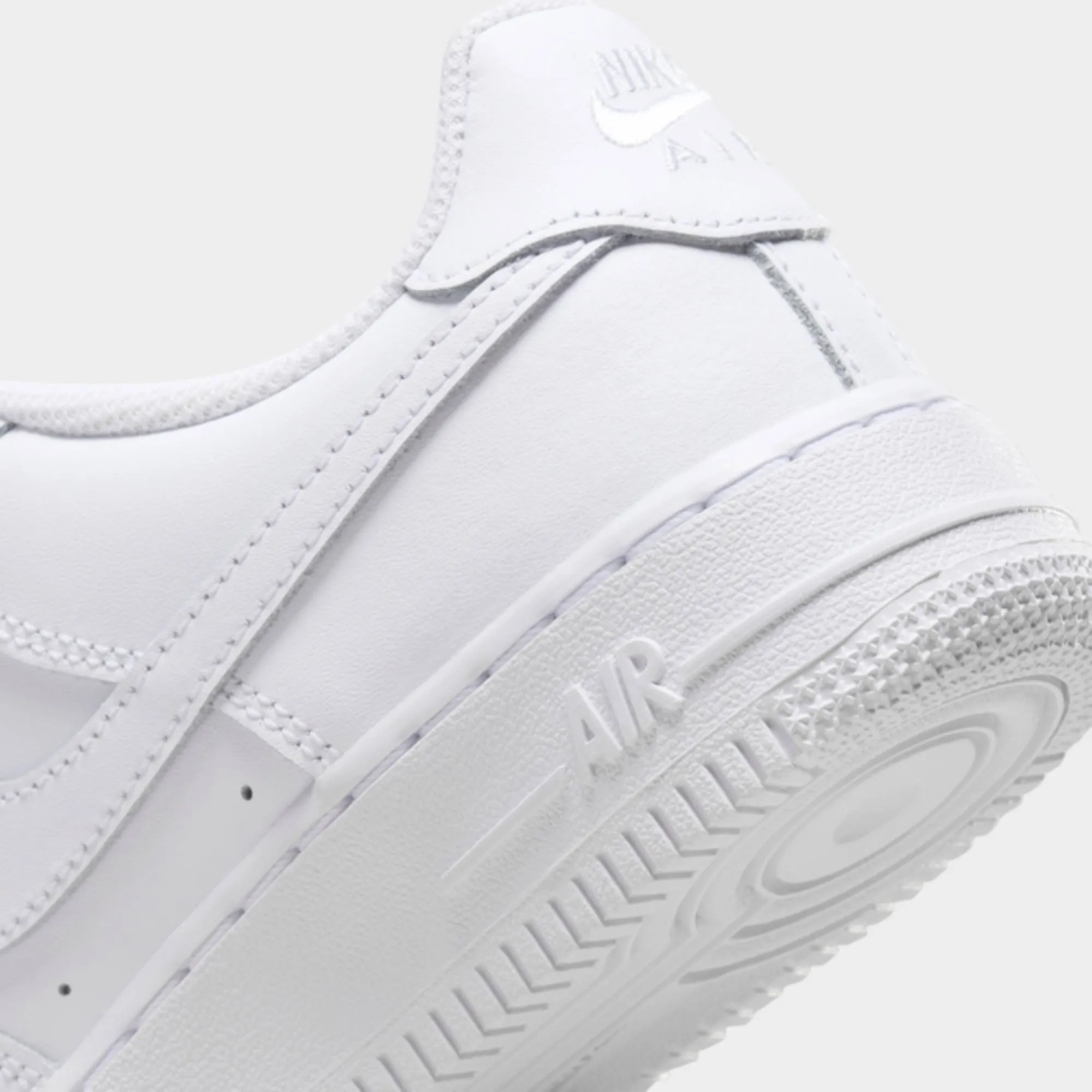 NIKE AIR FORCE 1 LE