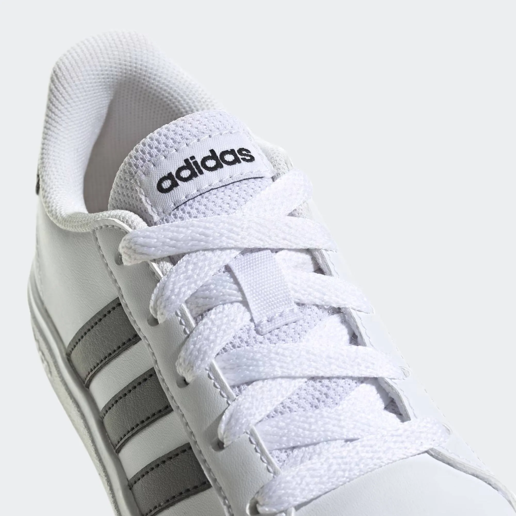 ADIDAS COURT 2.0