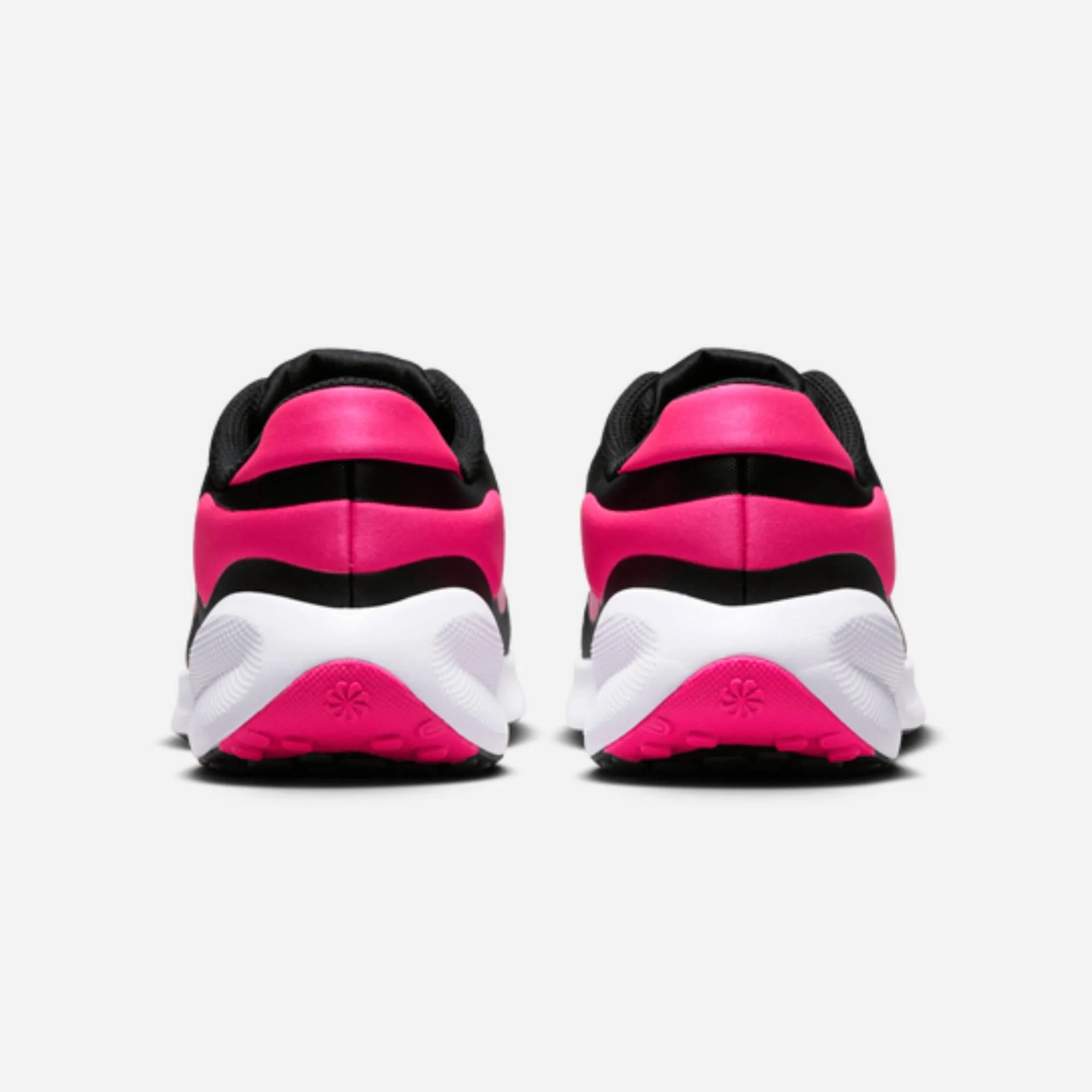NIKE REVOLUTION 7