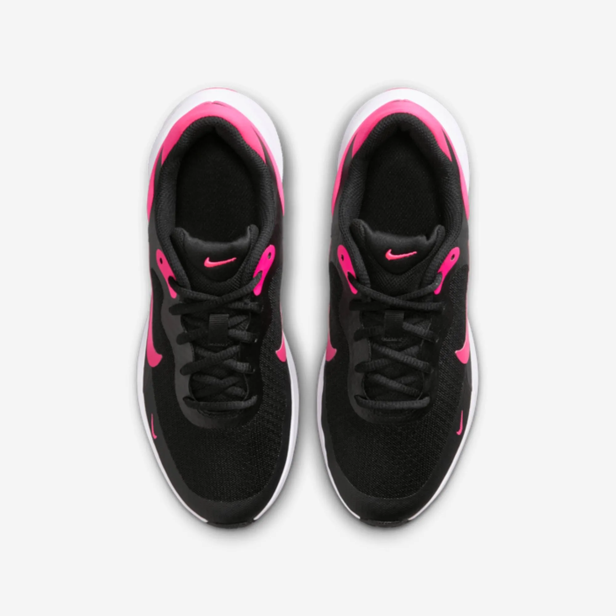 NIKE REVOLUTION 7