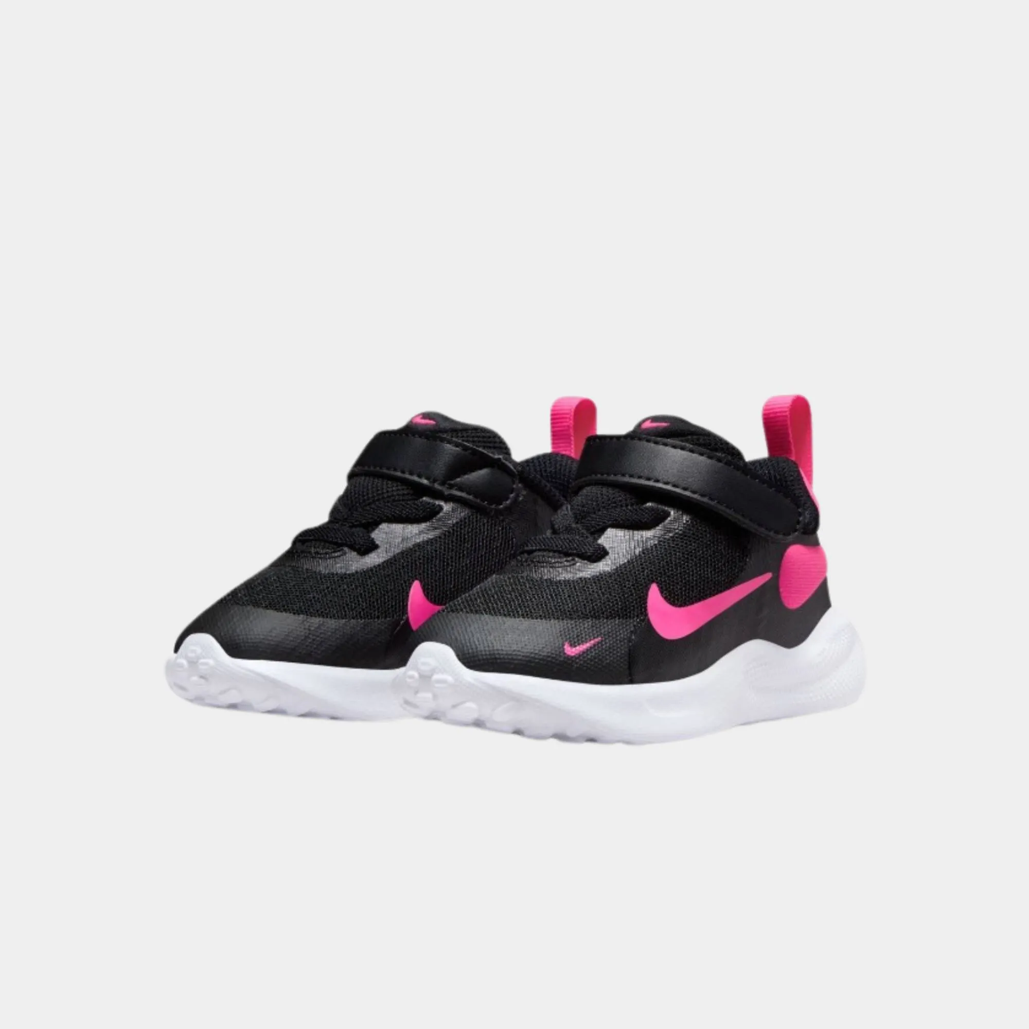 NIKE REVOLUTION 7