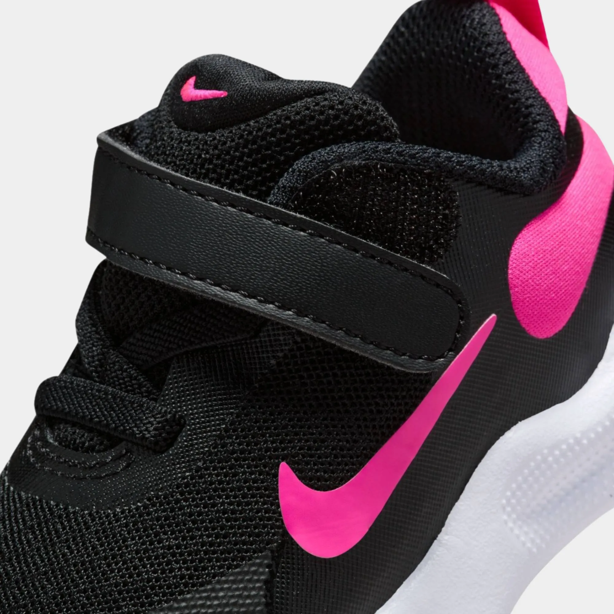 NIKE REVOLUTION 7