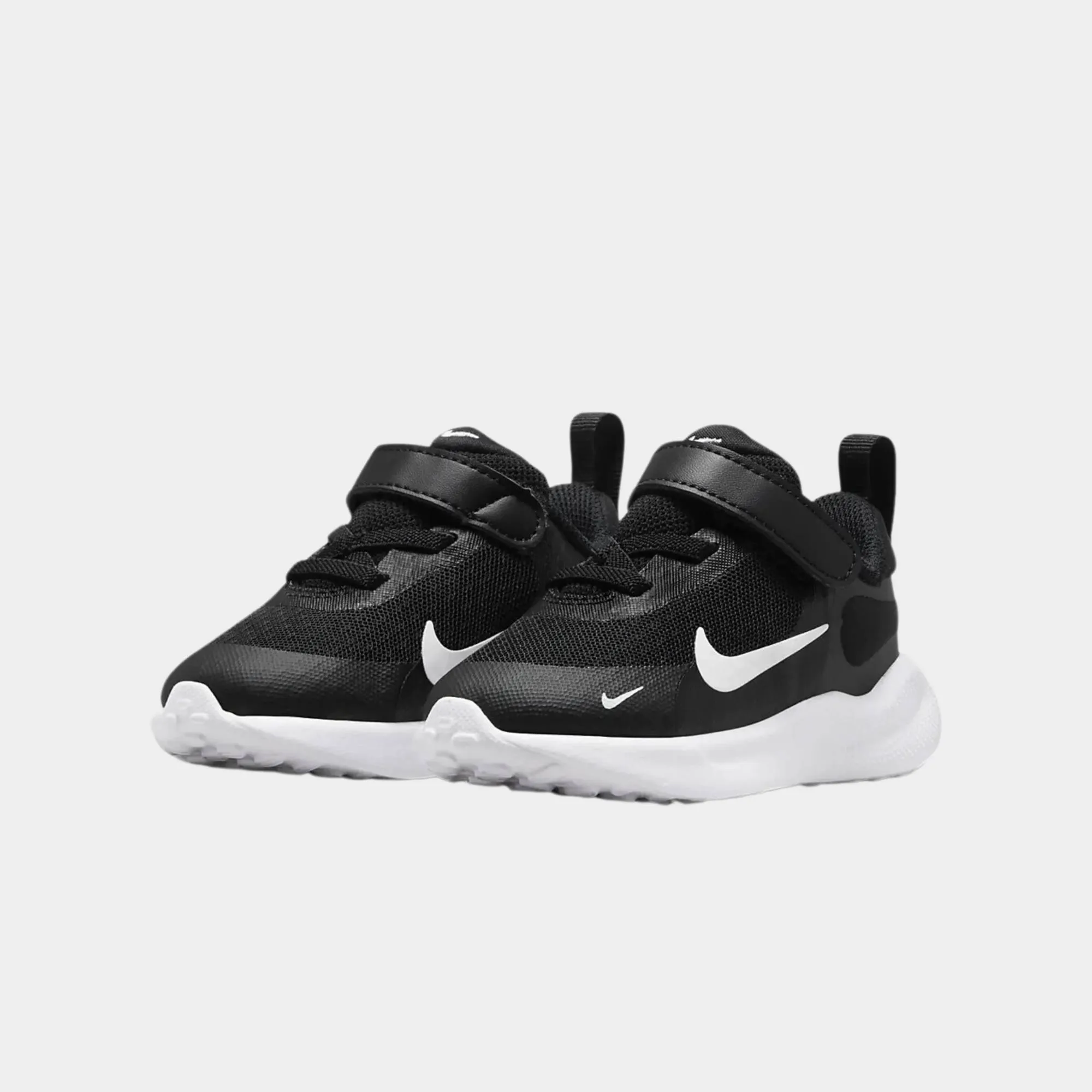 NIKE REVOLUTION 7
