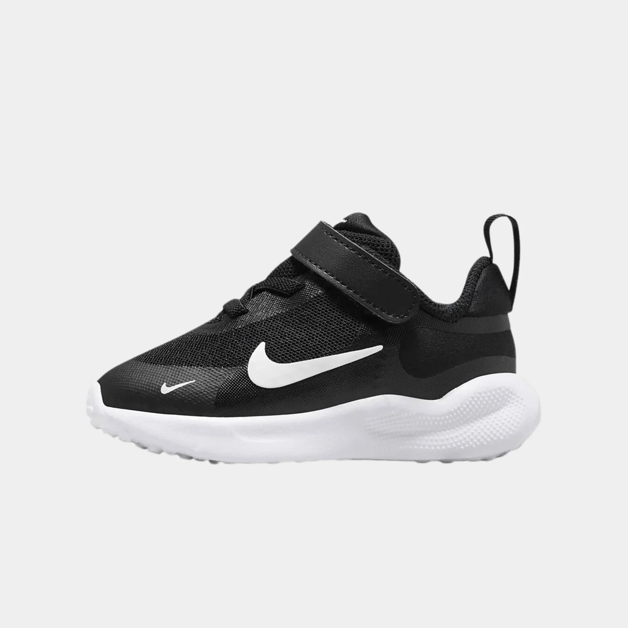 NIKE REVOLUTION 7