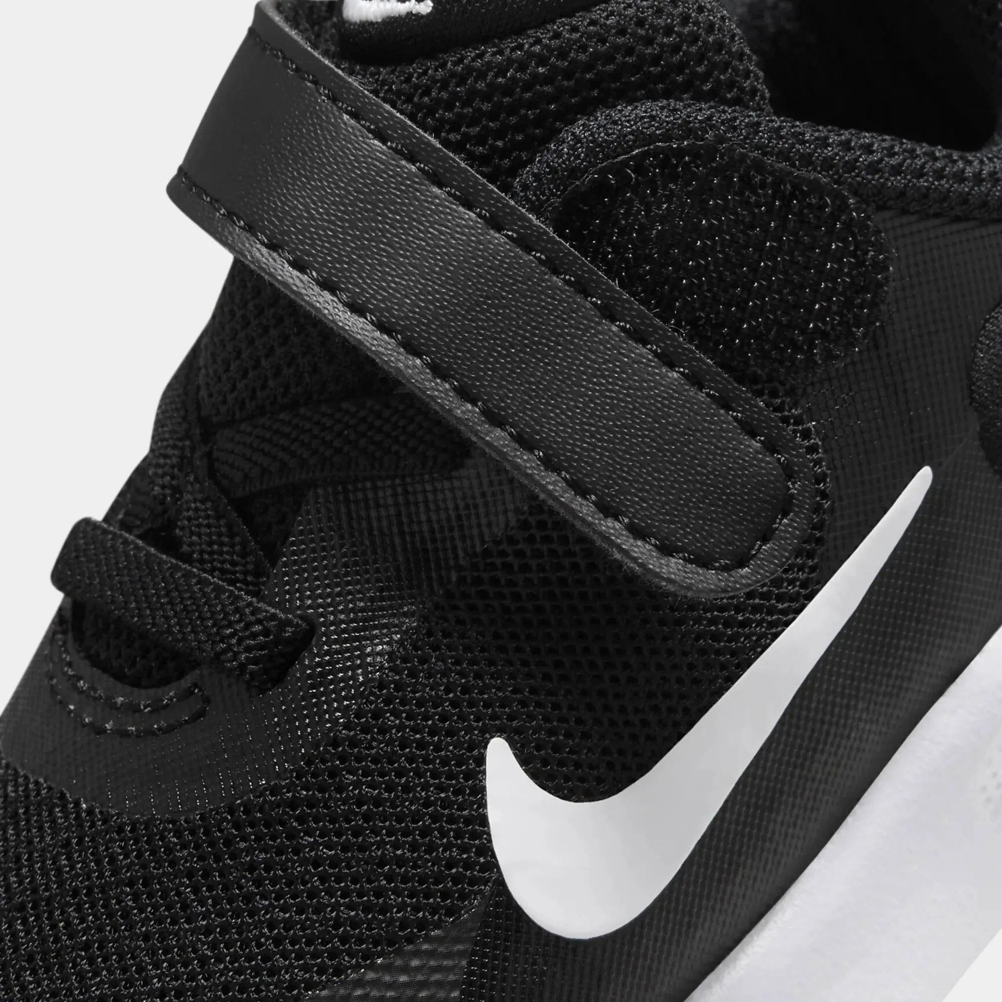 NIKE REVOLUTION 7