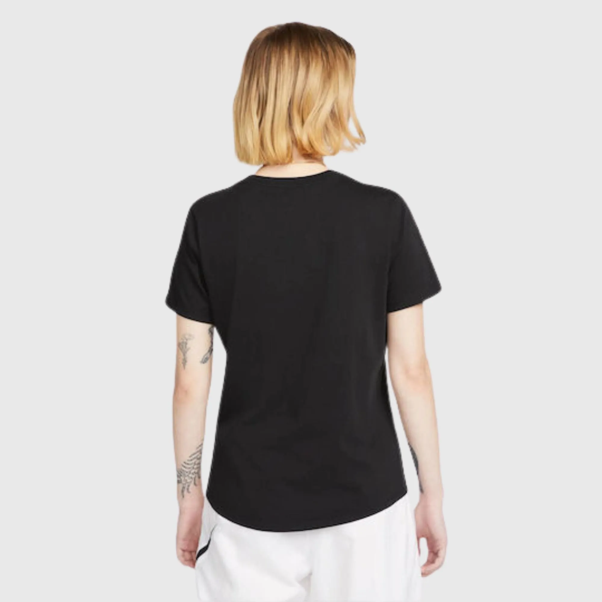 NIKE SPORTSWEAR CLUB ESSENTIAL TEE