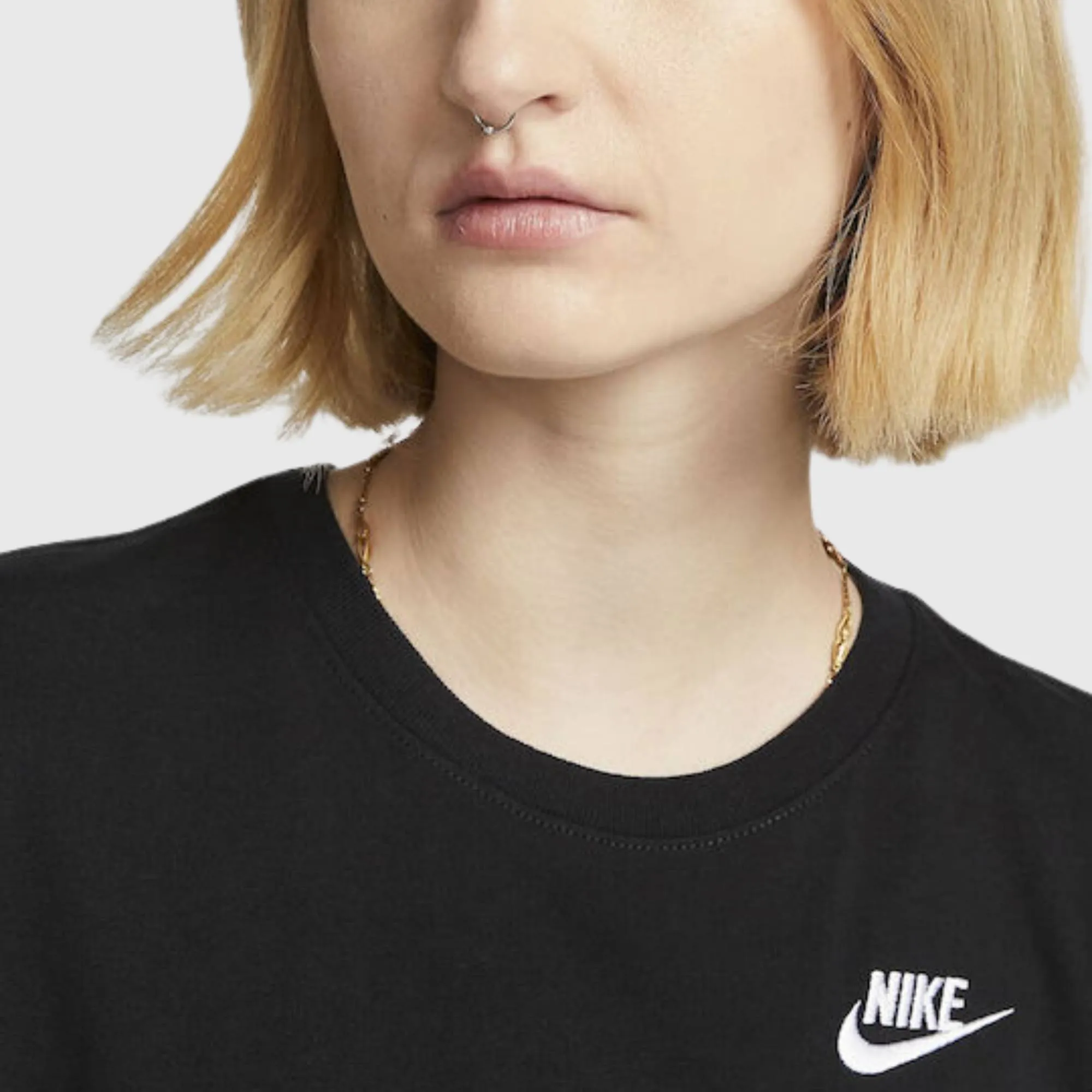NIKE SPORTSWEAR CLUB ESSENTIAL TEE