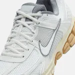 NIKE ZOOM VOMERO 5