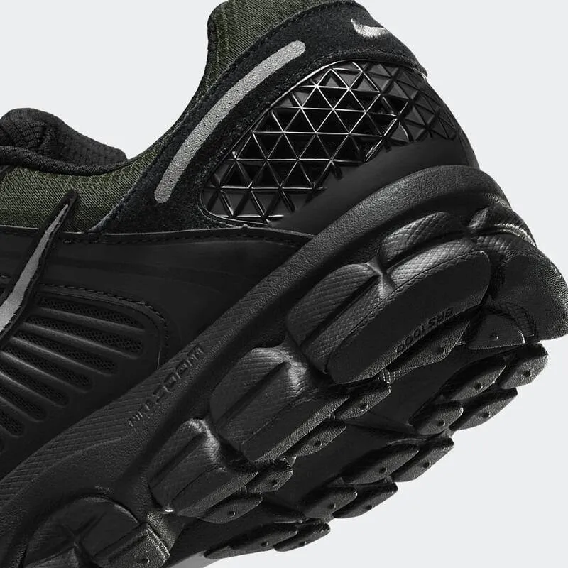 NIKE ZOOM VOMERO 5