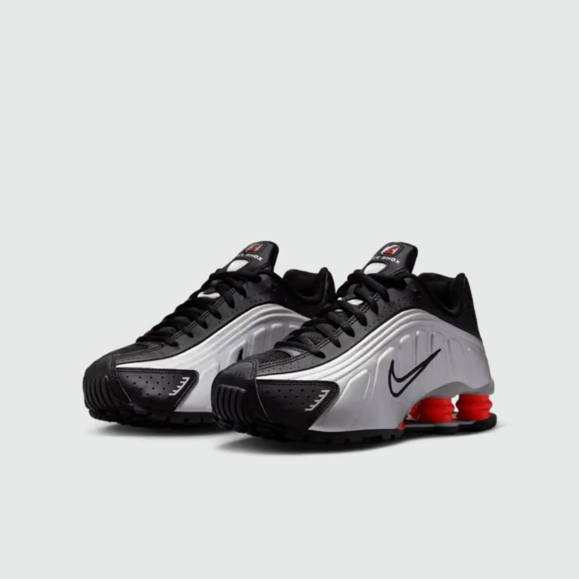 NIKE SHOX R4