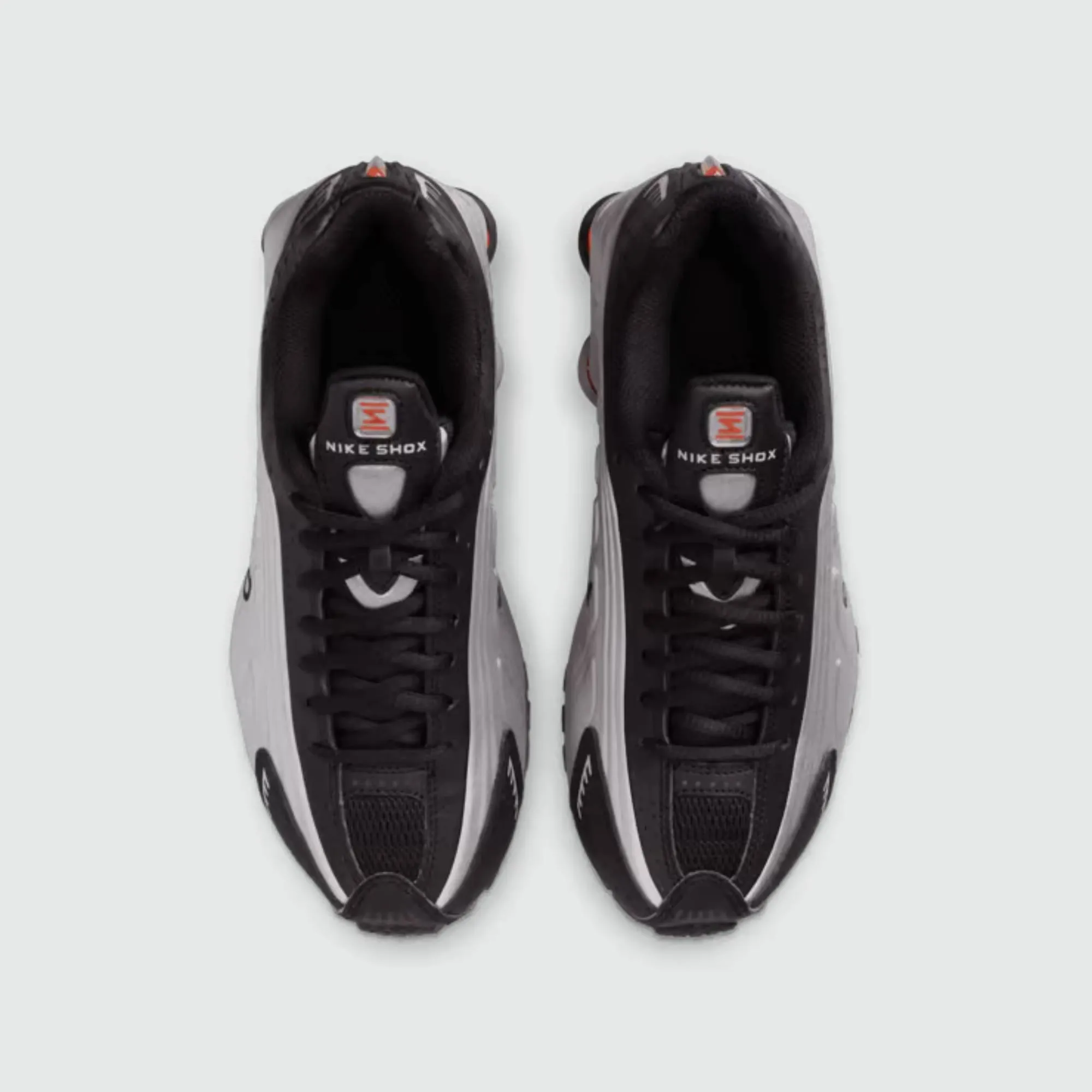 NIKE SHOX R4