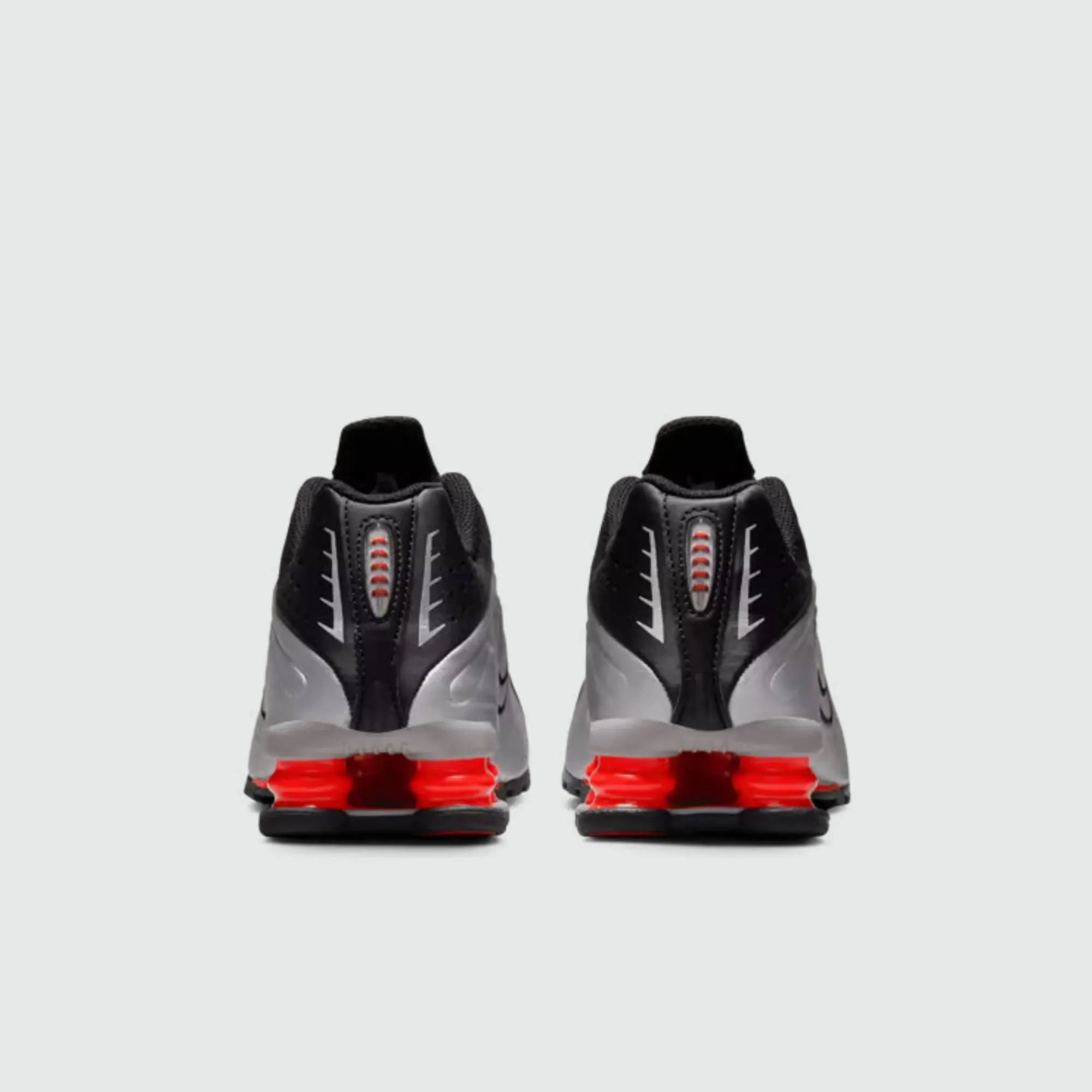 NIKE SHOX R4
