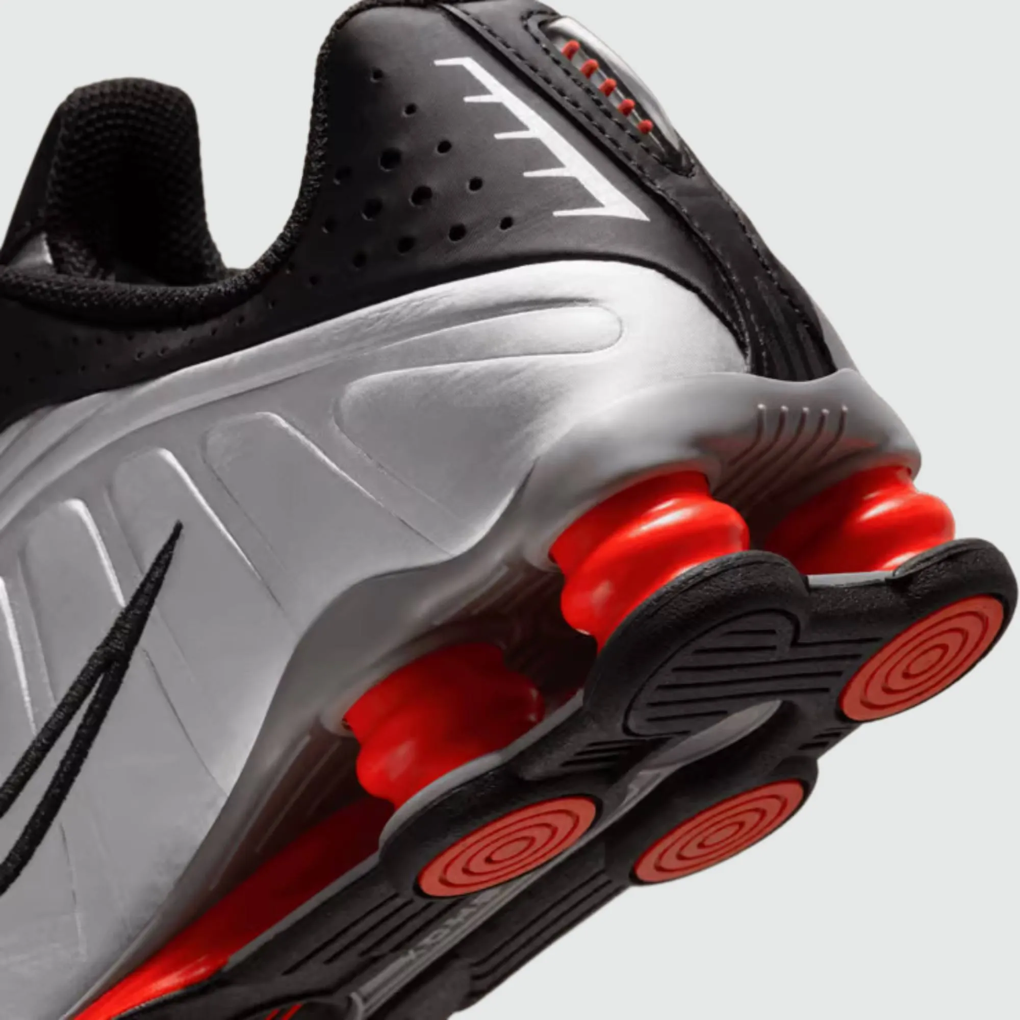 NIKE SHOX R4