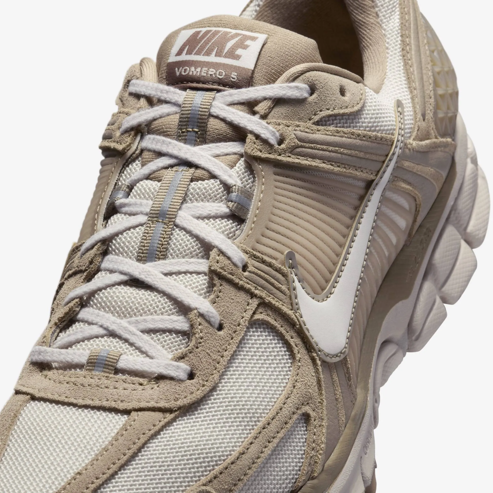 NIKE ZOOM VOMERO 5
