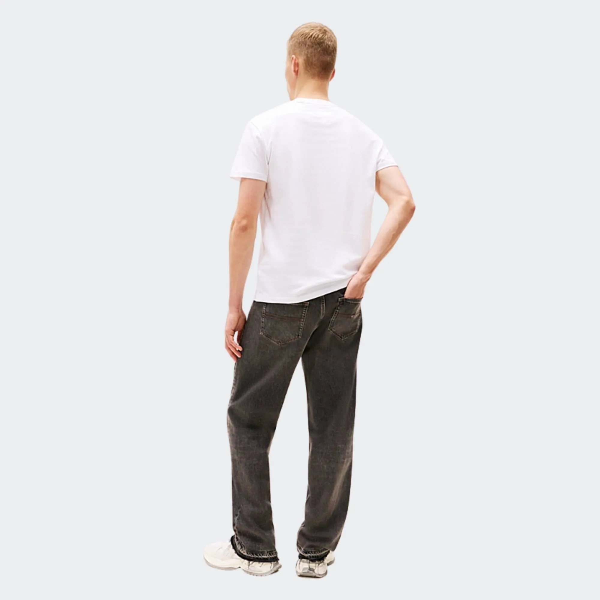 TOMMY JEANS MENS REGULAR LINEAR LOGO TEE