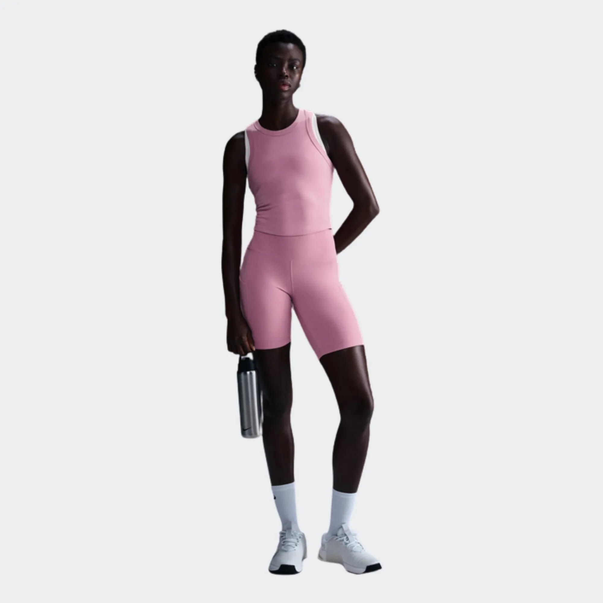 NIKE WOMENS DRI-FIT ONE HIGH WAISTED 8IN POCKET SHORT PANT