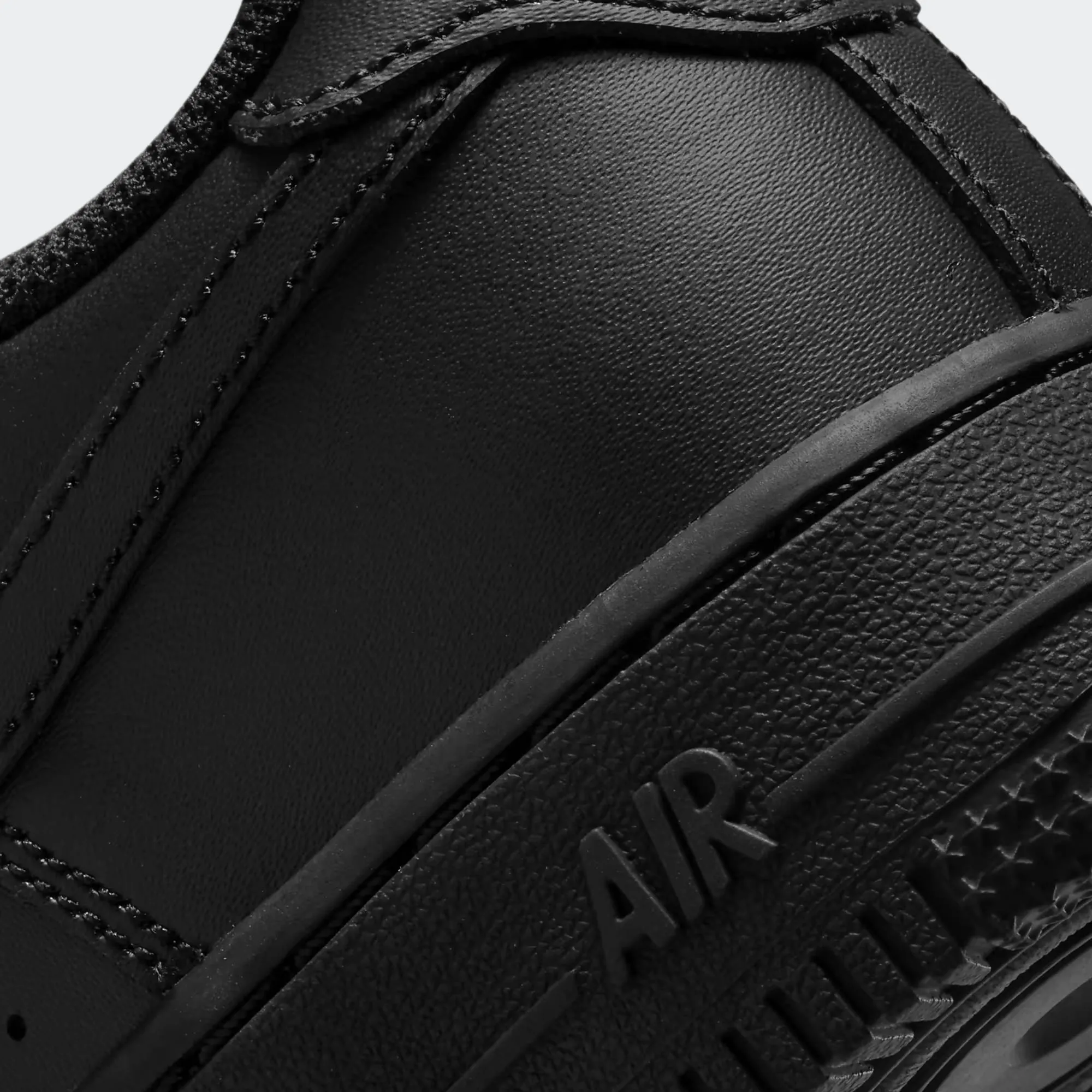 NIKE AIR FORCE 1 LE