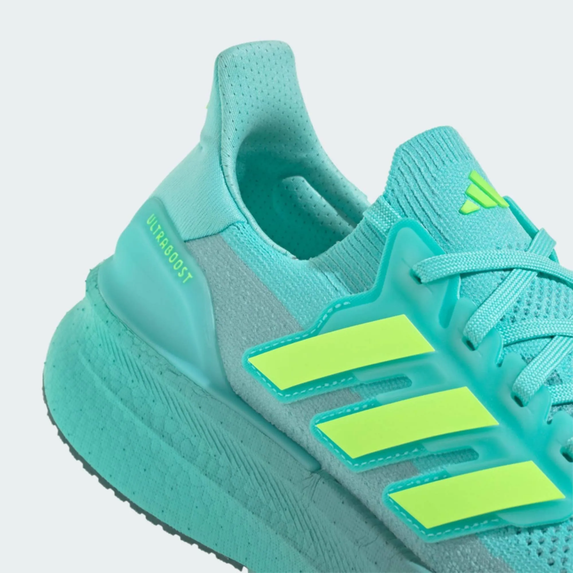 ADIDAS ULTRABOOST 5