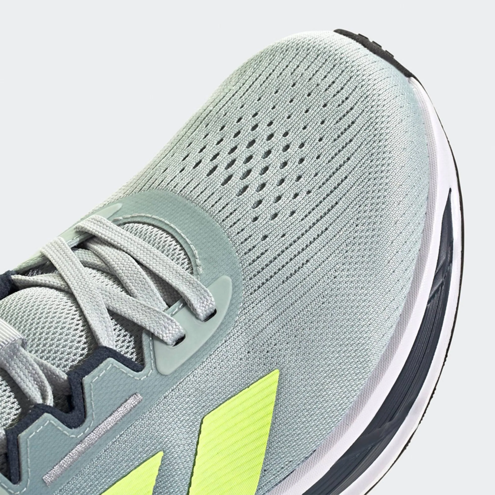 ADIDAS QUESTAR 3