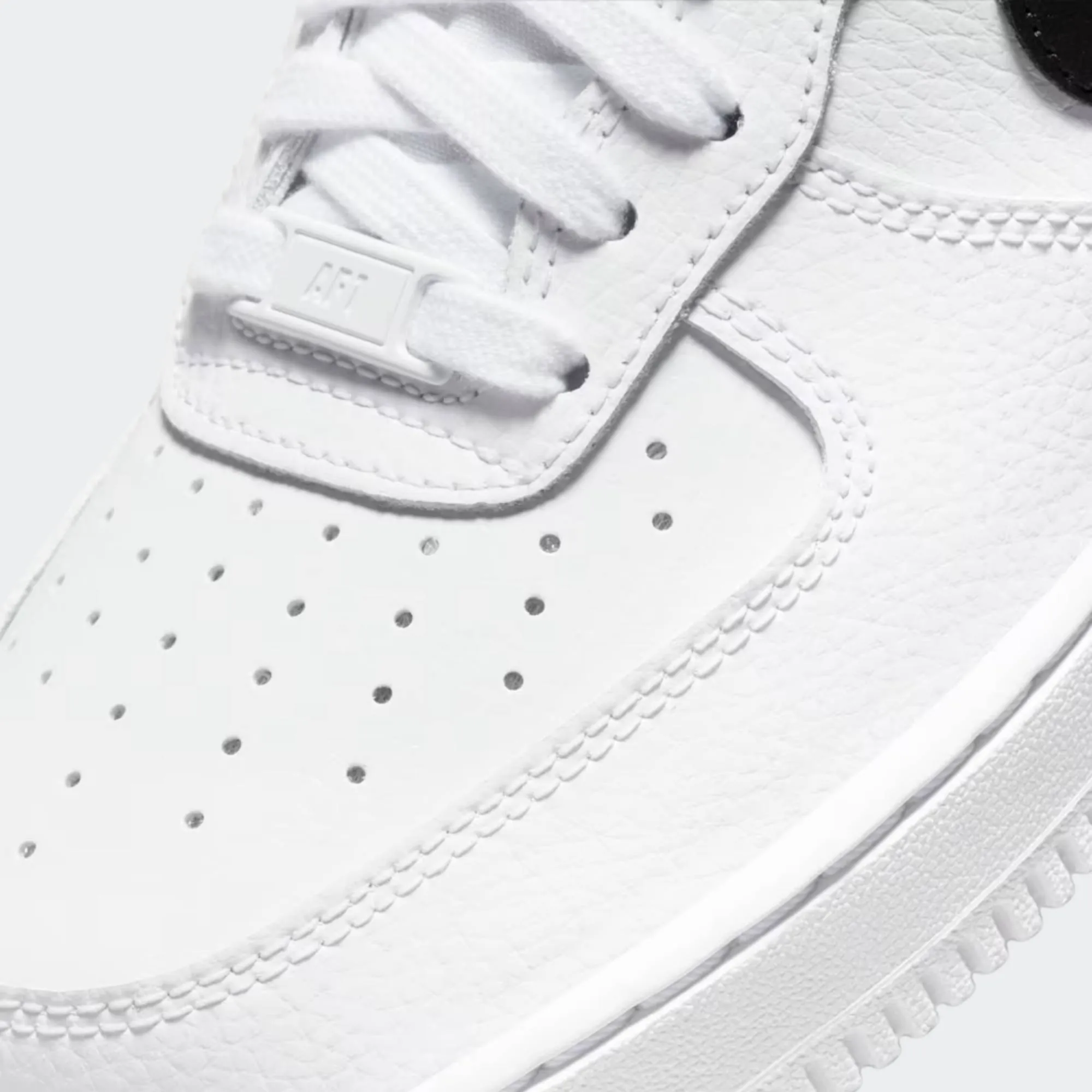NIKE AIR FORCE 1 '07