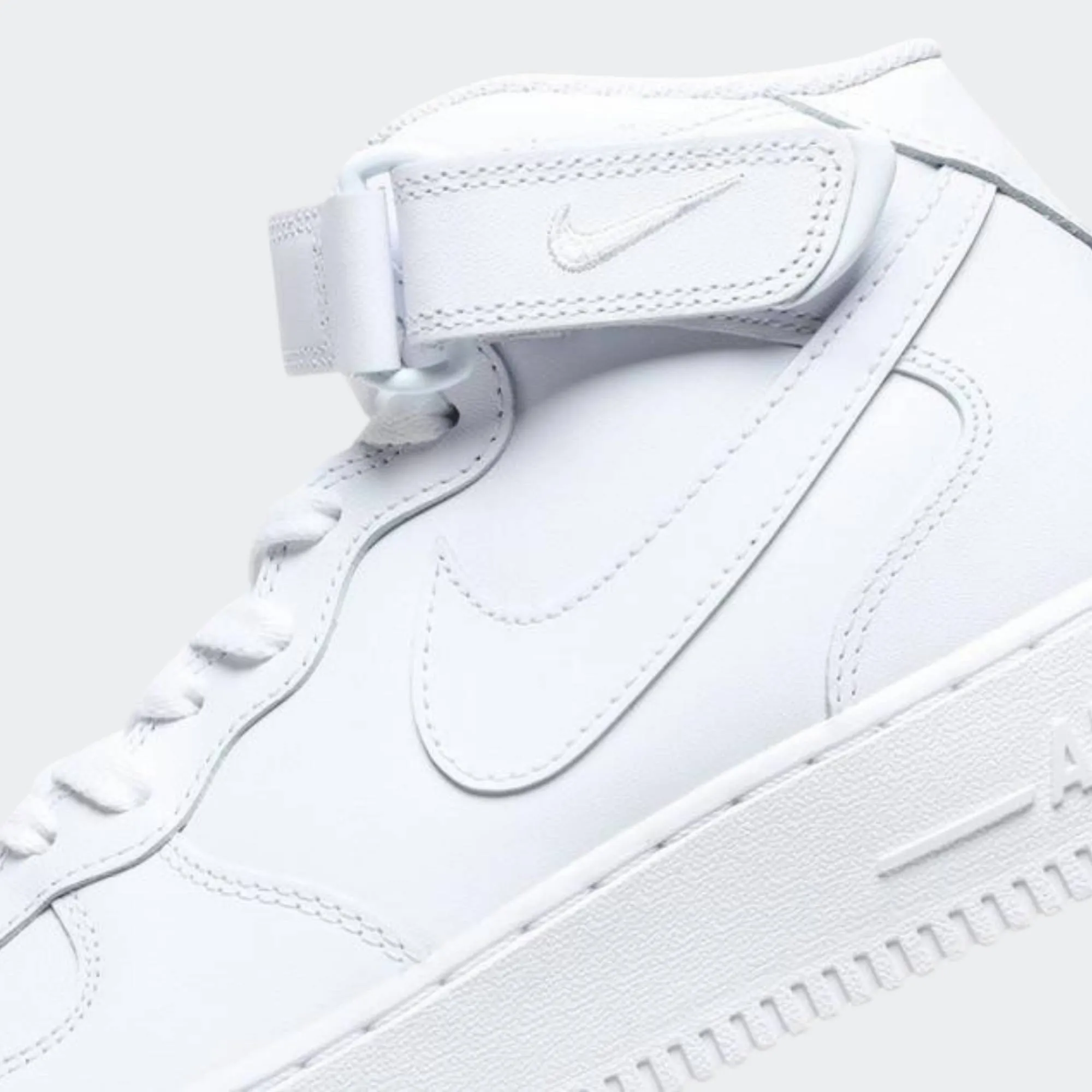 NIKE AIR FORCE 1 '07 MID