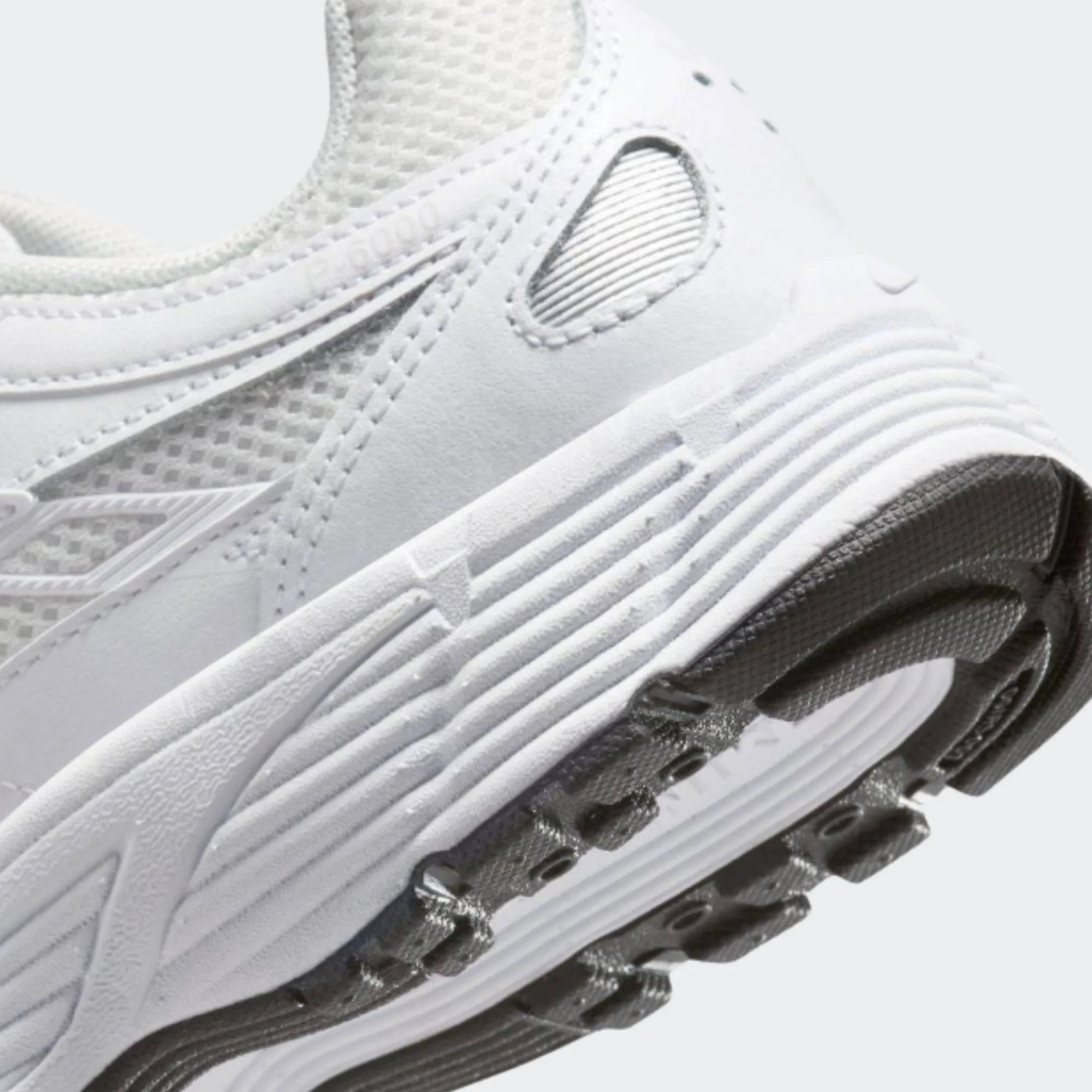NIKE P-6000 BG