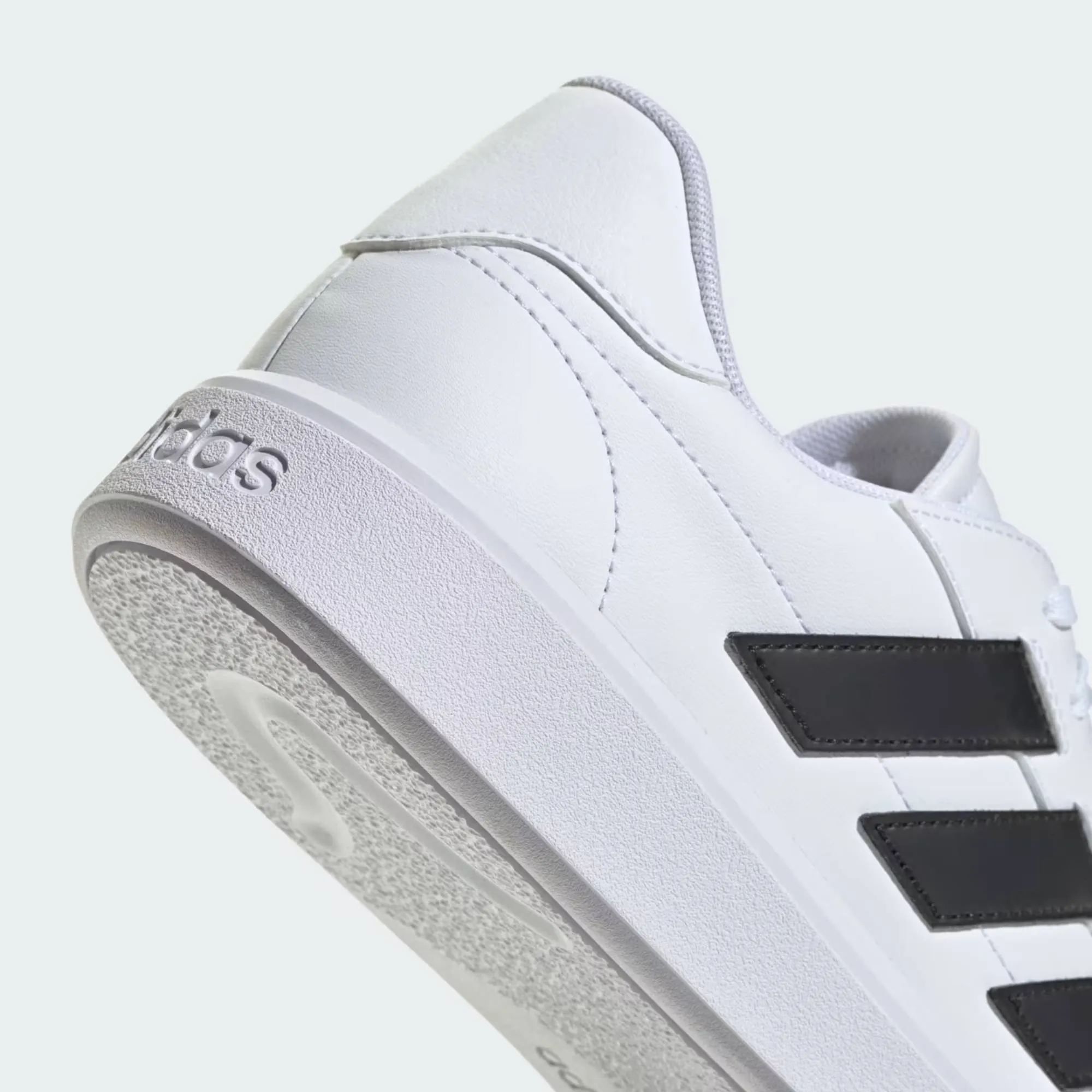 ADIDAS COURTBLOCK