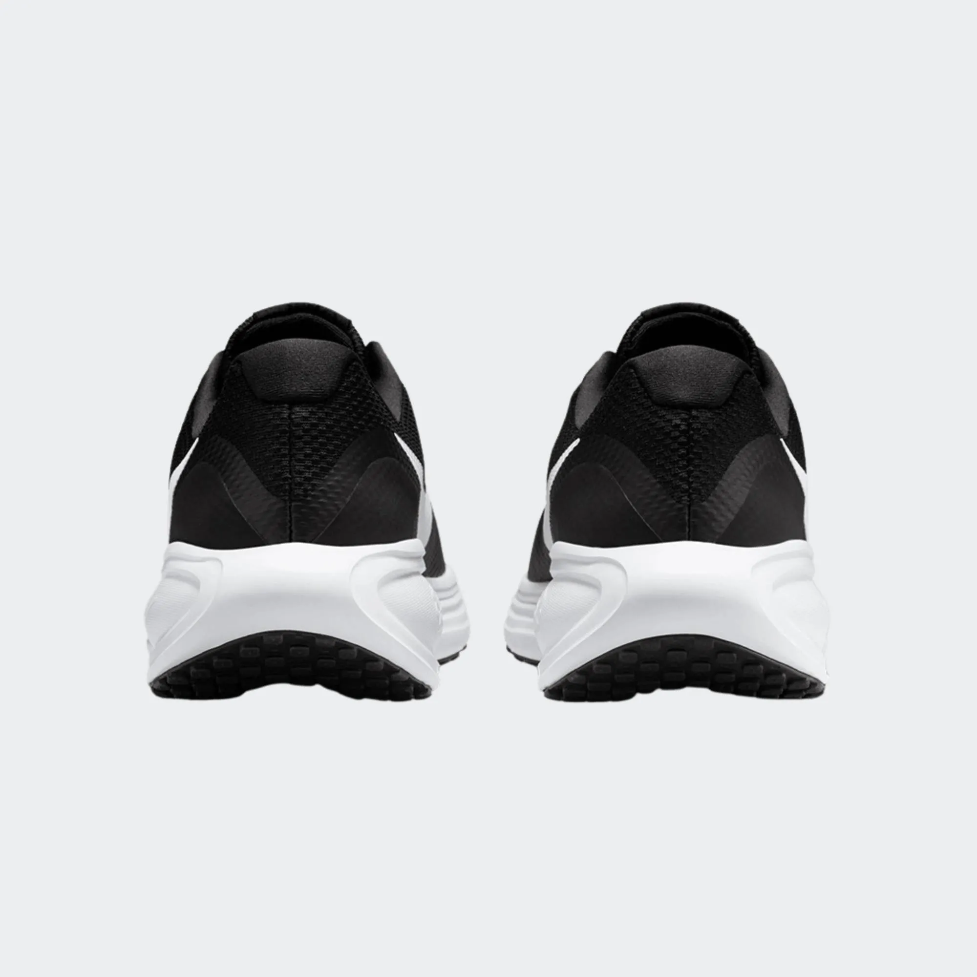 NIKE REVOLUTION 8