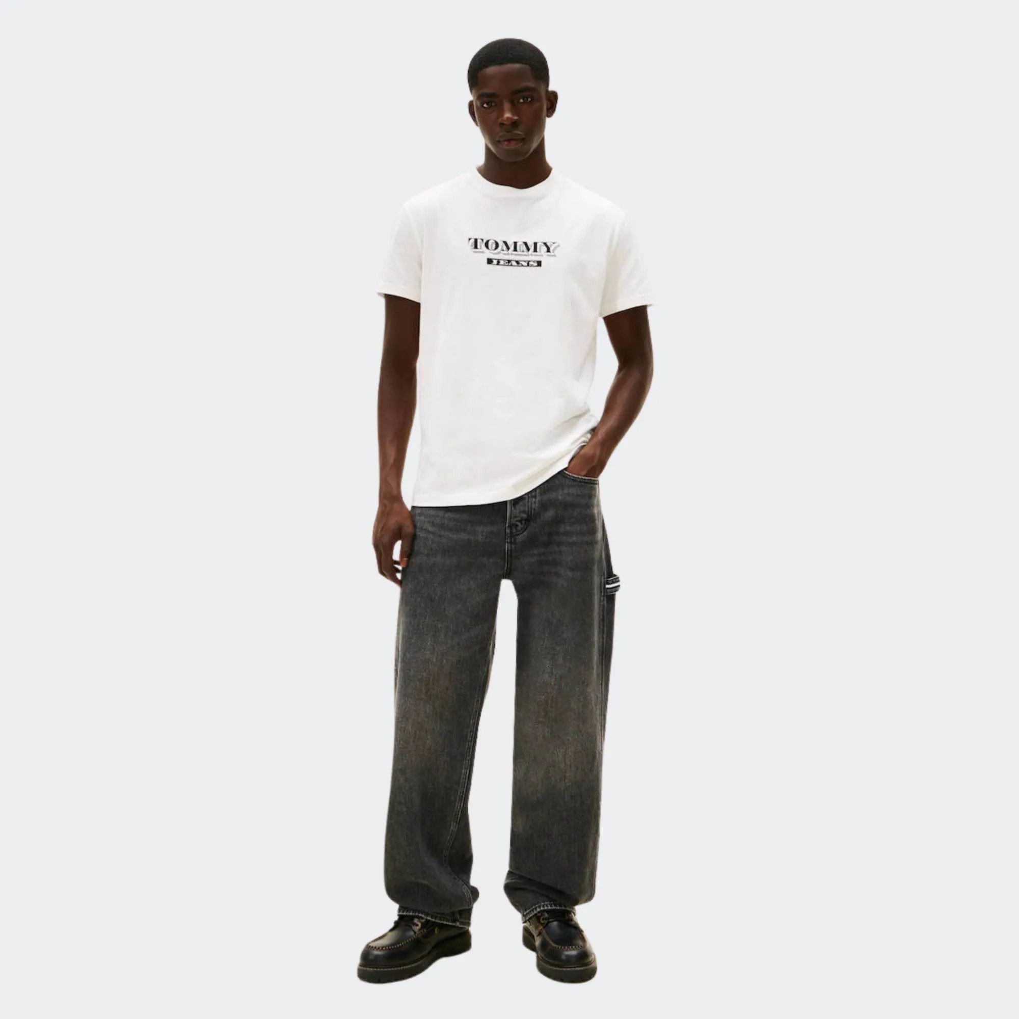 TOMMY JEANS REGULAR BILLS FONT TEE