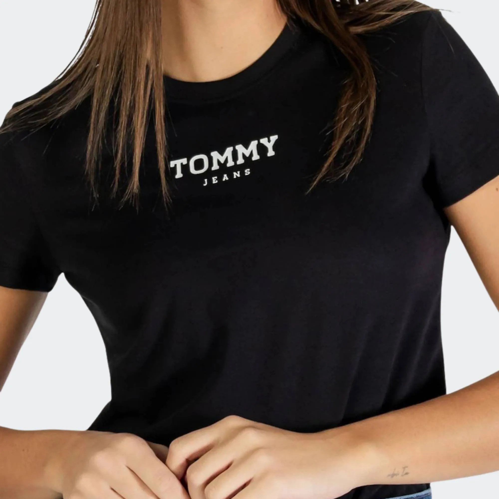 TOMMY JEANS REGULAR ESSENTIAL LOGO TEE