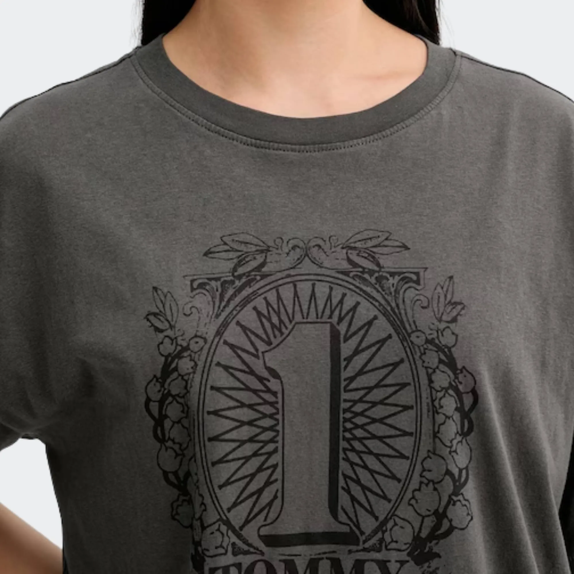 TOMMY JEANS OVS TOMMY DOLLAR TEE