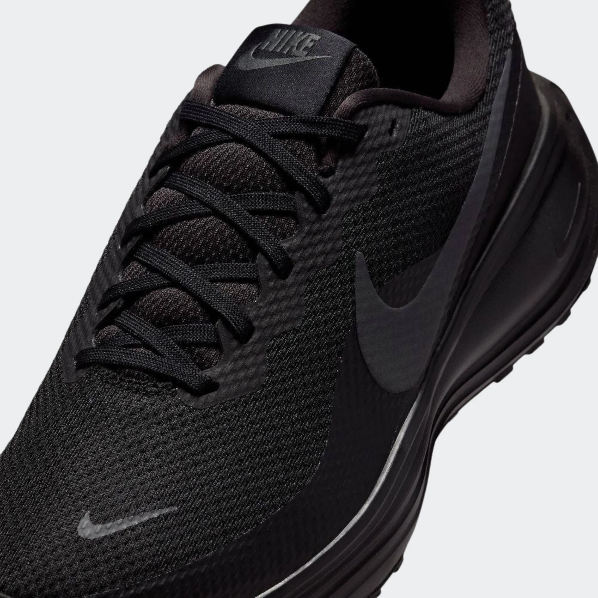 NIKE REVOLUTION 8