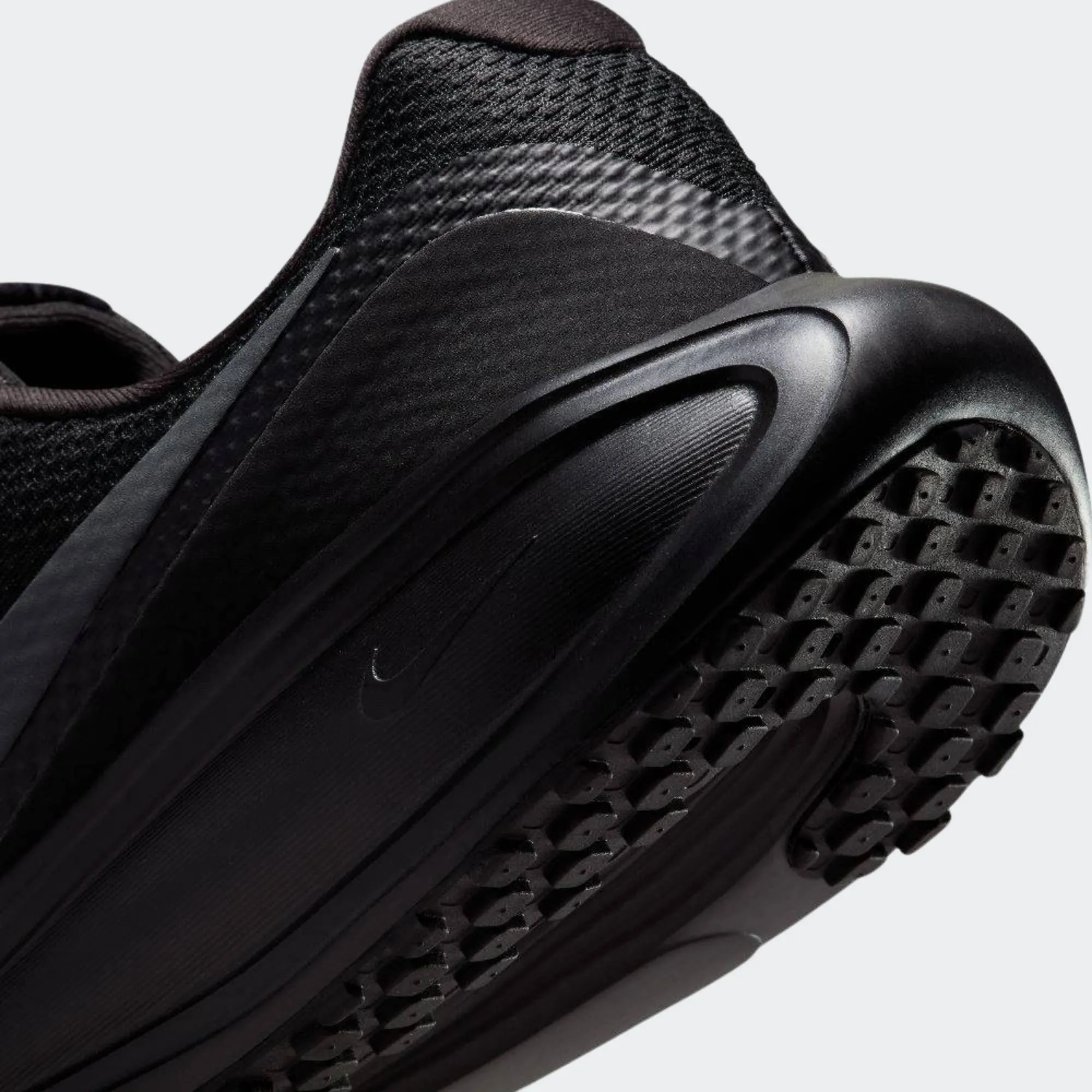 NIKE REVOLUTION 8