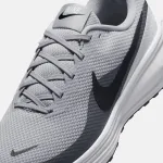 NIKE REVOLUTION 8