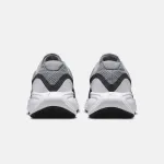 NIKE REVOLUTION 8