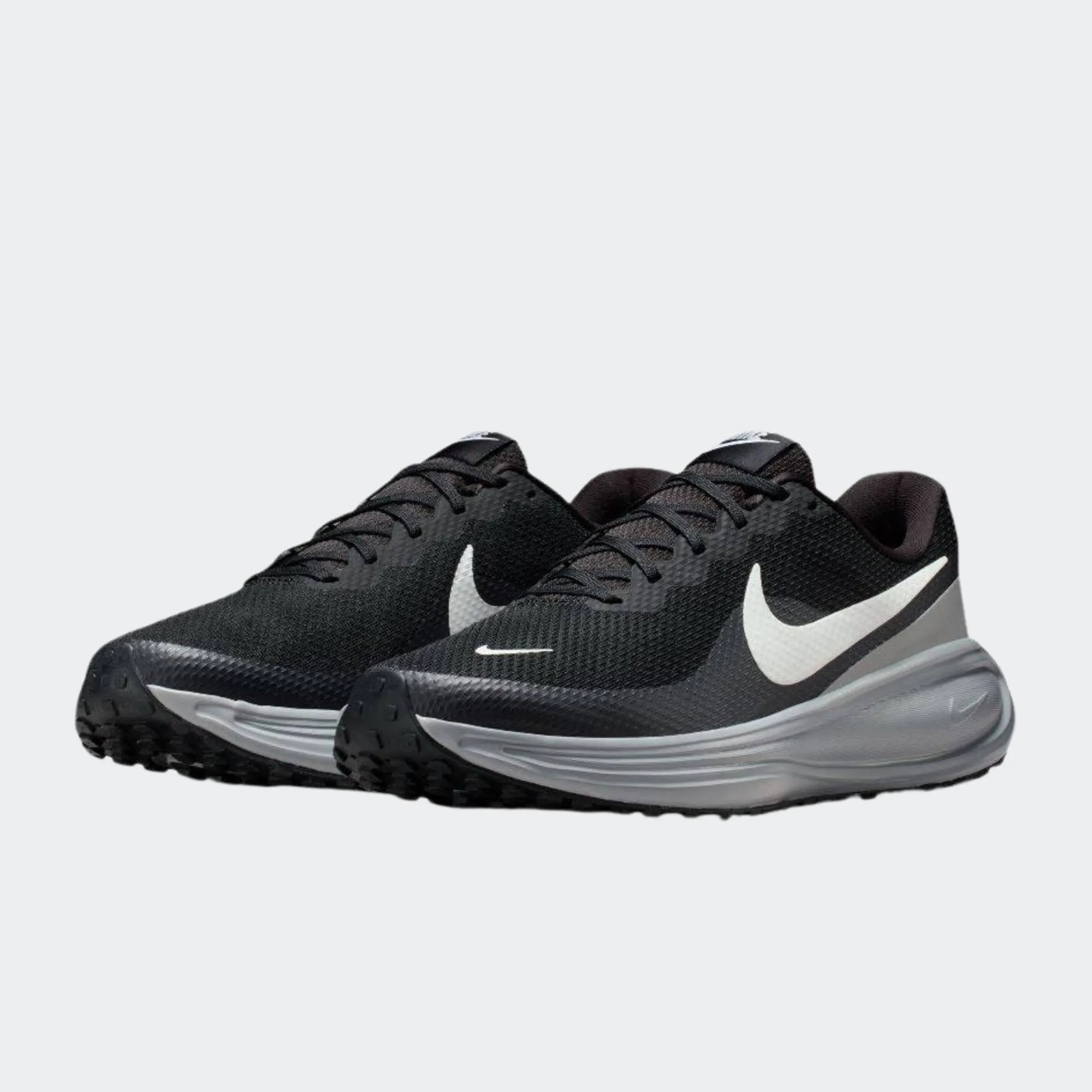 NIKE REVOLUTION 8